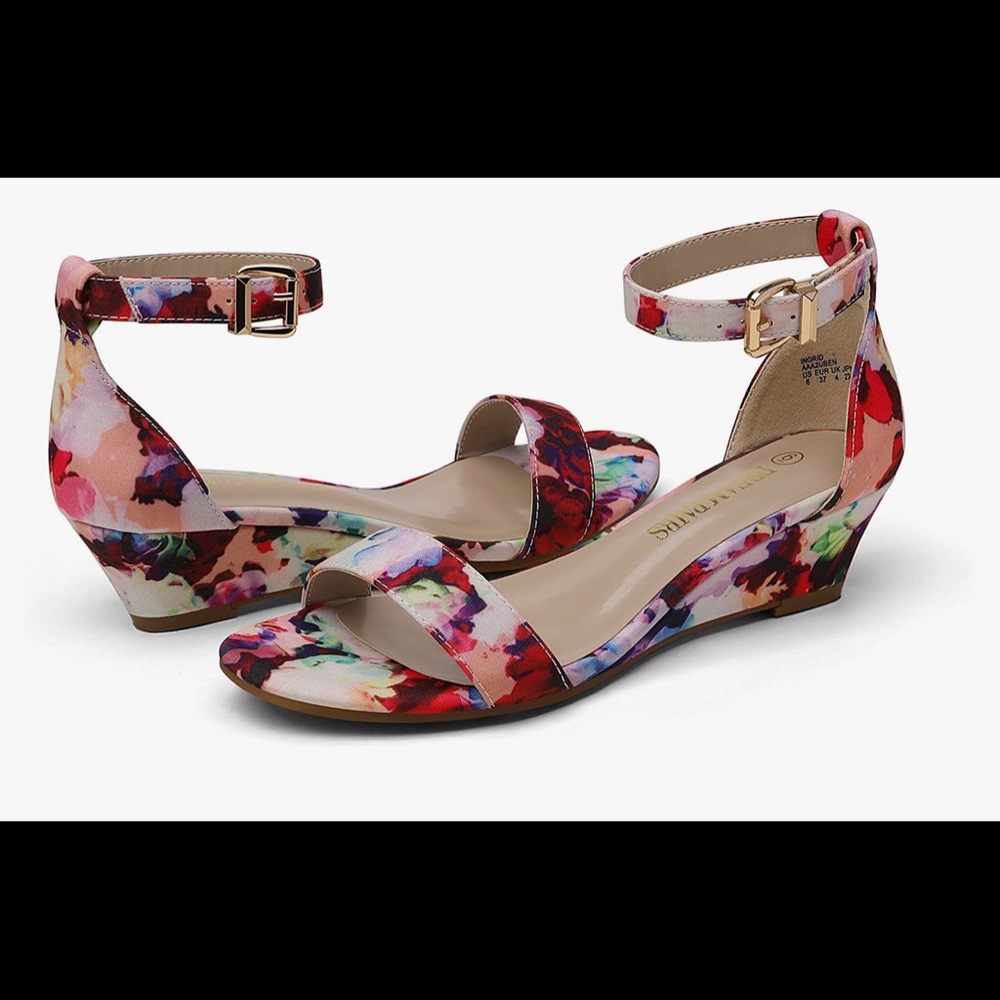 NWT  Women's Ingrid Ankle Strap Low Wedge Sandal